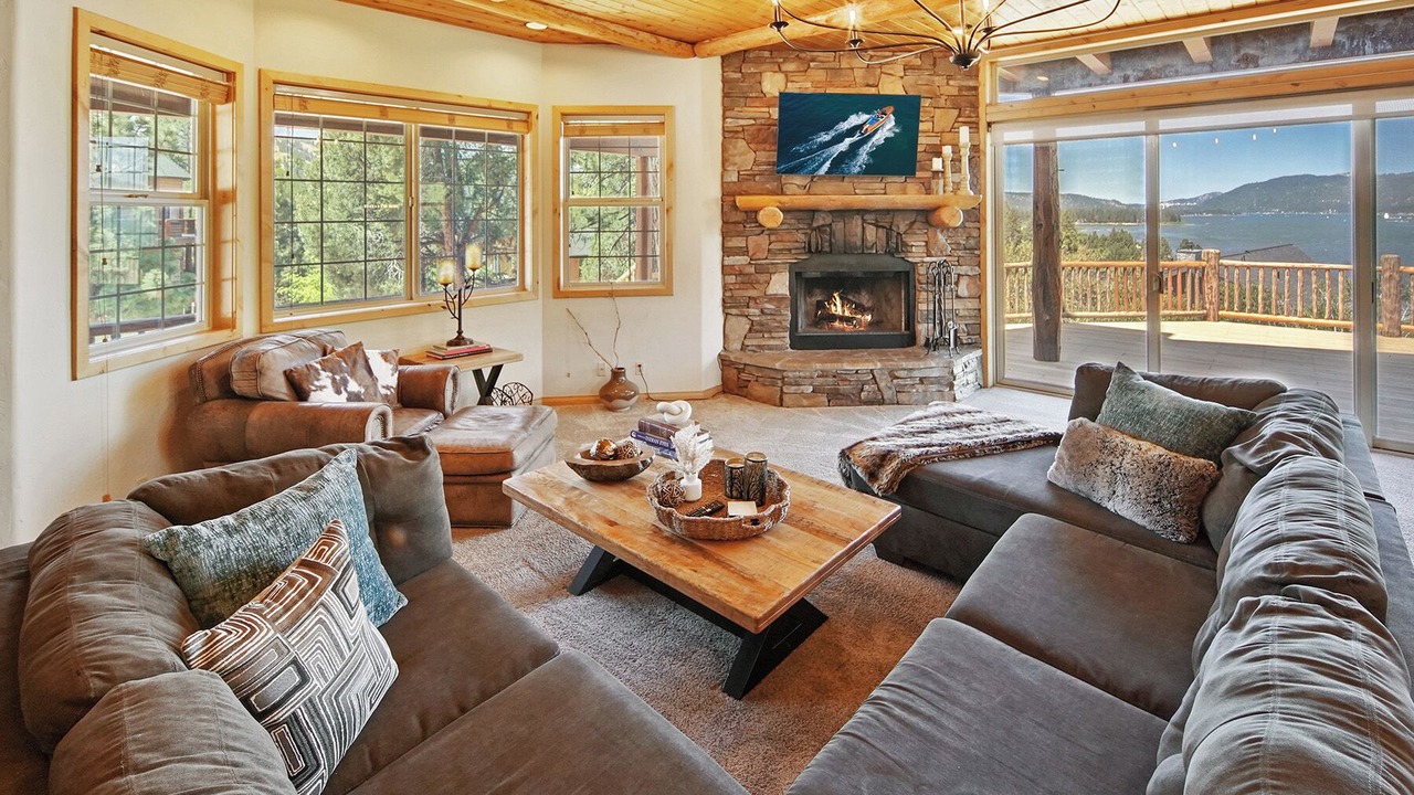 Photo of Livingroom in Castle Glen Estates