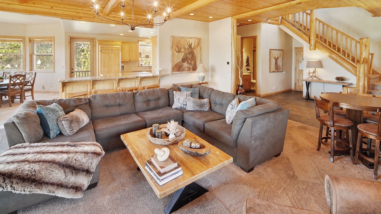 Photo of Livingroom in Castle Glen Estates