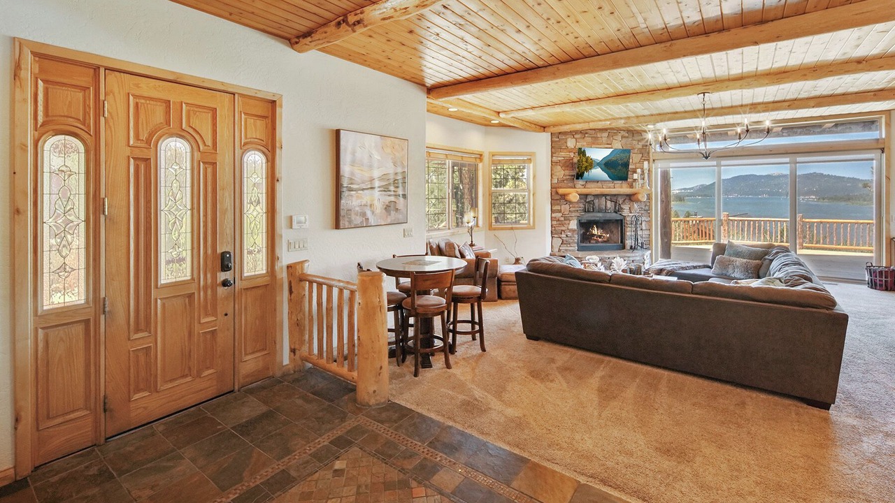 Photo of Livingroom in Castle Glen Estates