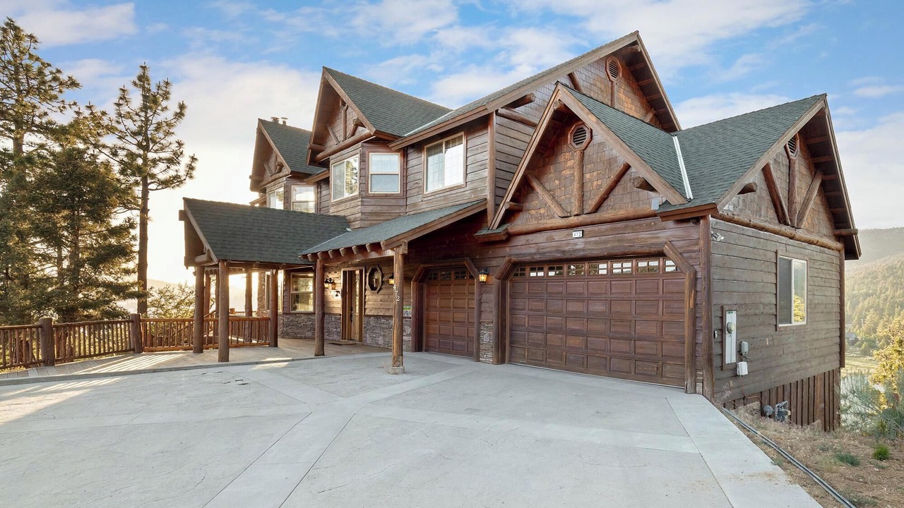 Photo of Outdoor in Castle Glen Estates