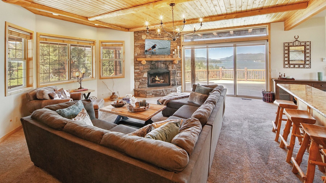 Photo of Livingroom in Castle Glen Estates