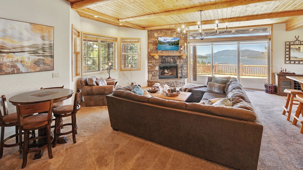Photo of Livingroom in Castle Glen Estates