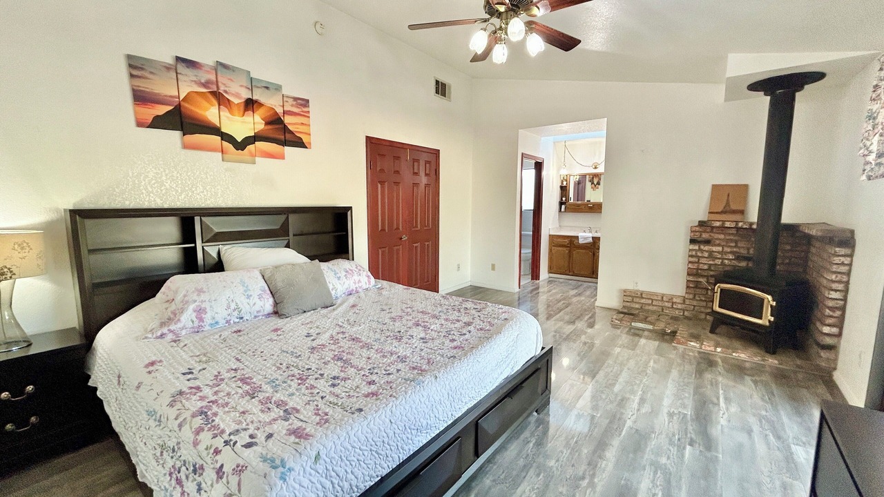 Photo of Bedroom in Palmdale