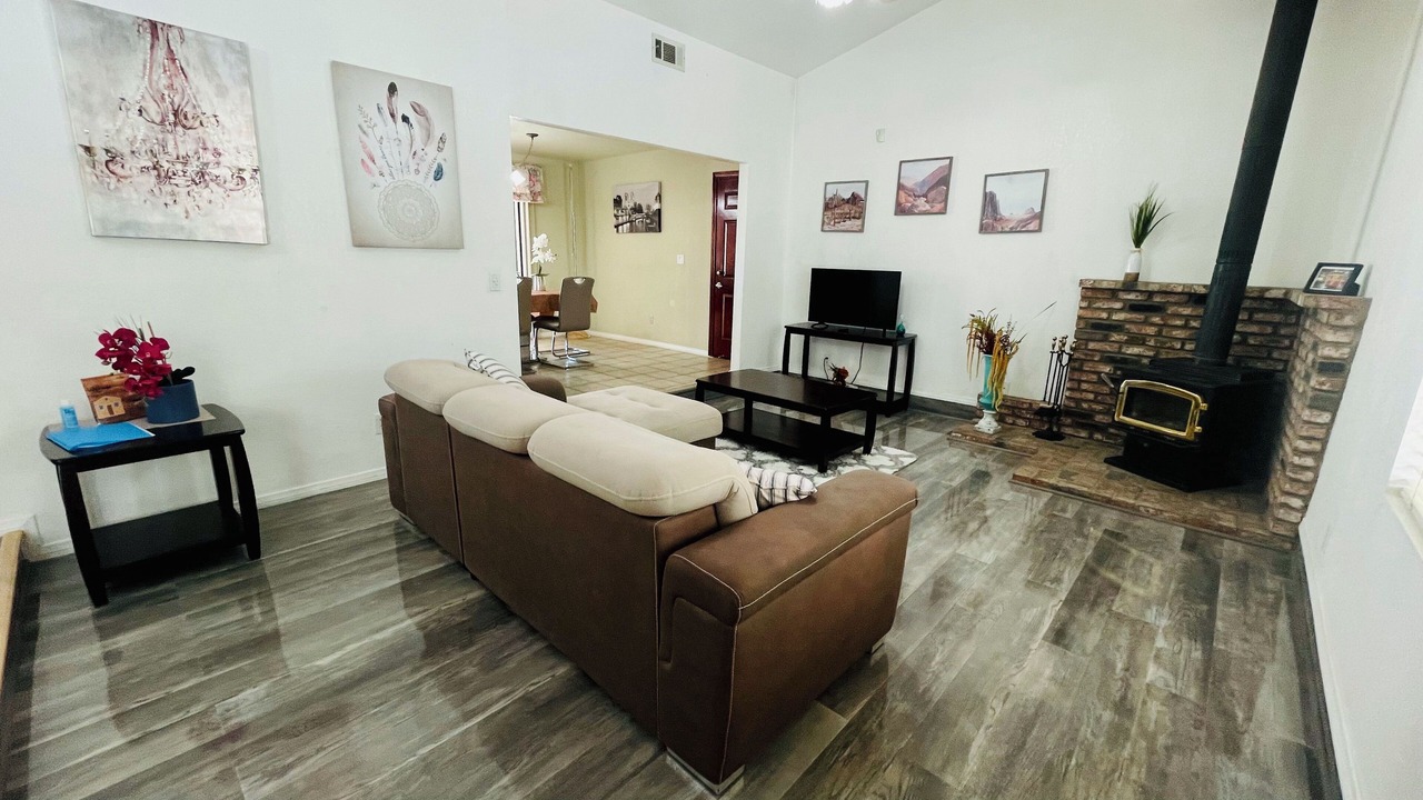 Photo of Livingroom in Palmdale