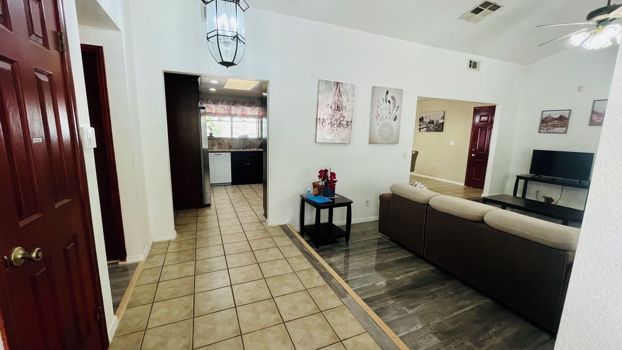 Photo of Livingroom in Palmdale