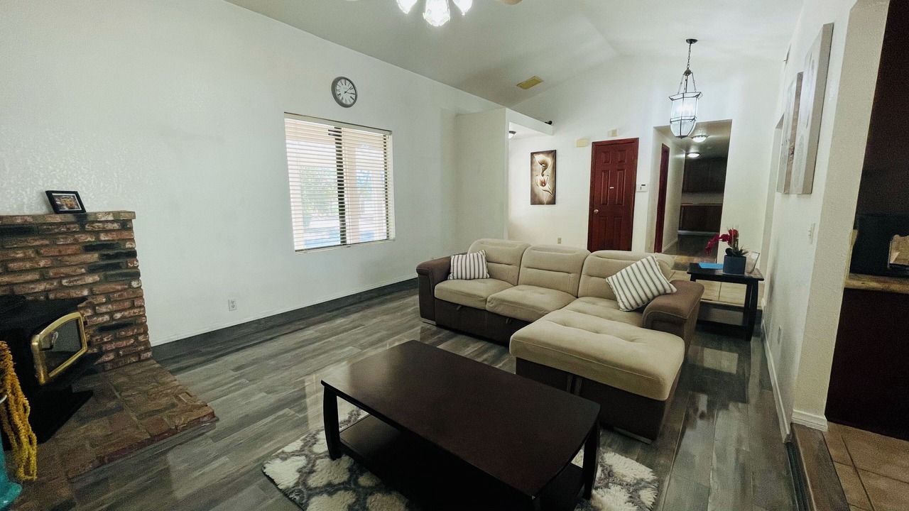 Photo of Livingroom in Palmdale