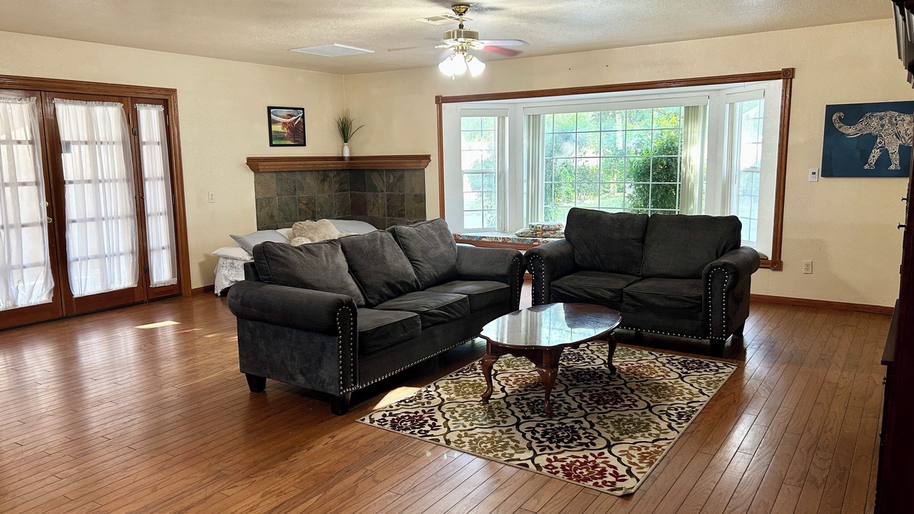 Photo of Livingroom in Palmdale