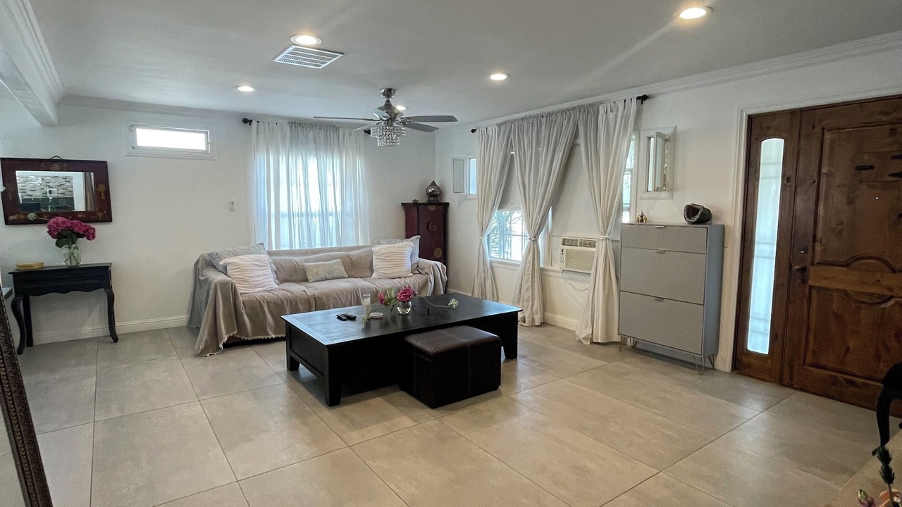 Photo of Livingroom in North Redondo