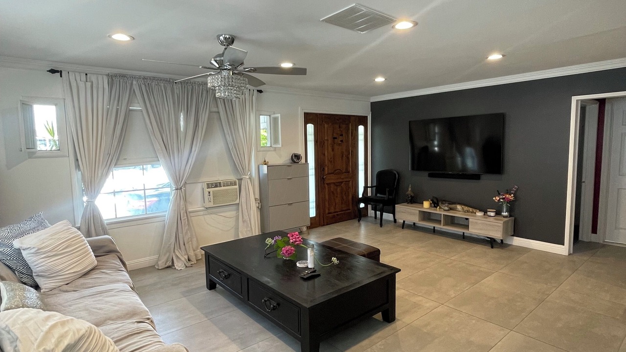 Photo of Livingroom in North Redondo