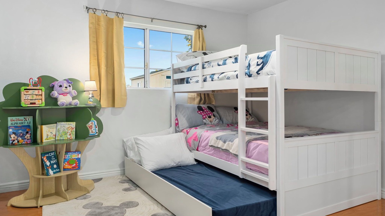 Photo of Bedroom in Midway City