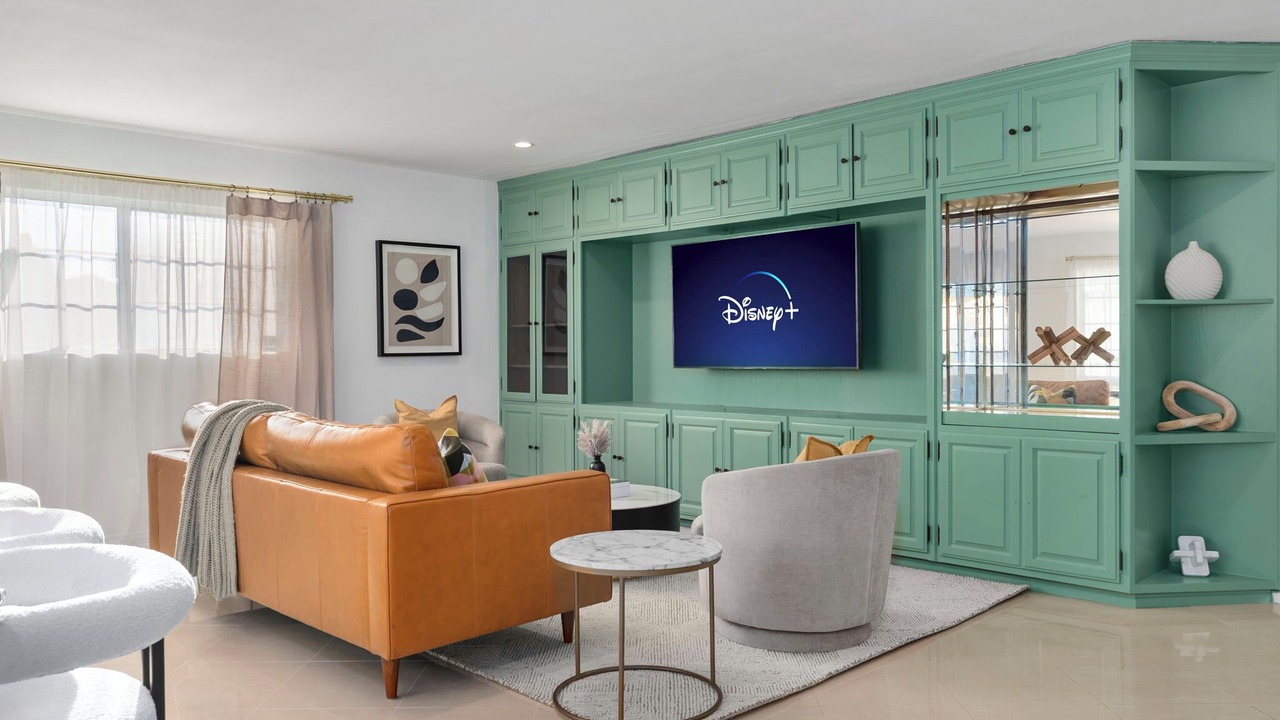 Photo of Livingroom in Midway City