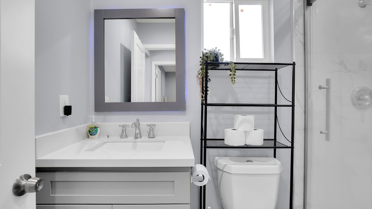 Photo of Bathroom in Southeast Anaheim