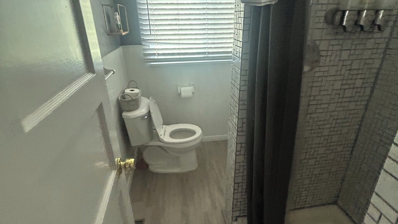 Photo of Bathroom in Twin Peaks