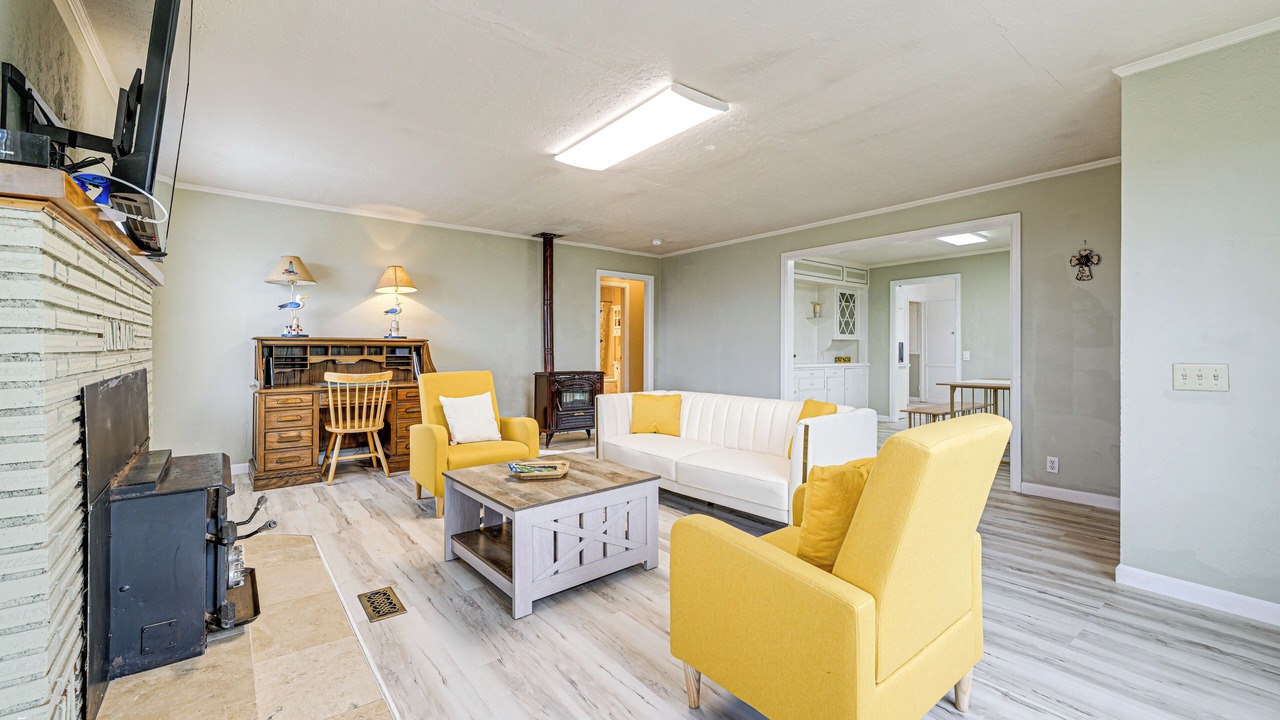 Photo of Livingroom in Smith River