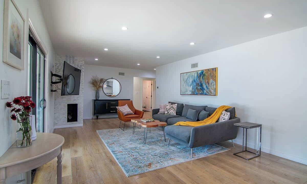 Photo of Livingroom in Valley Glen