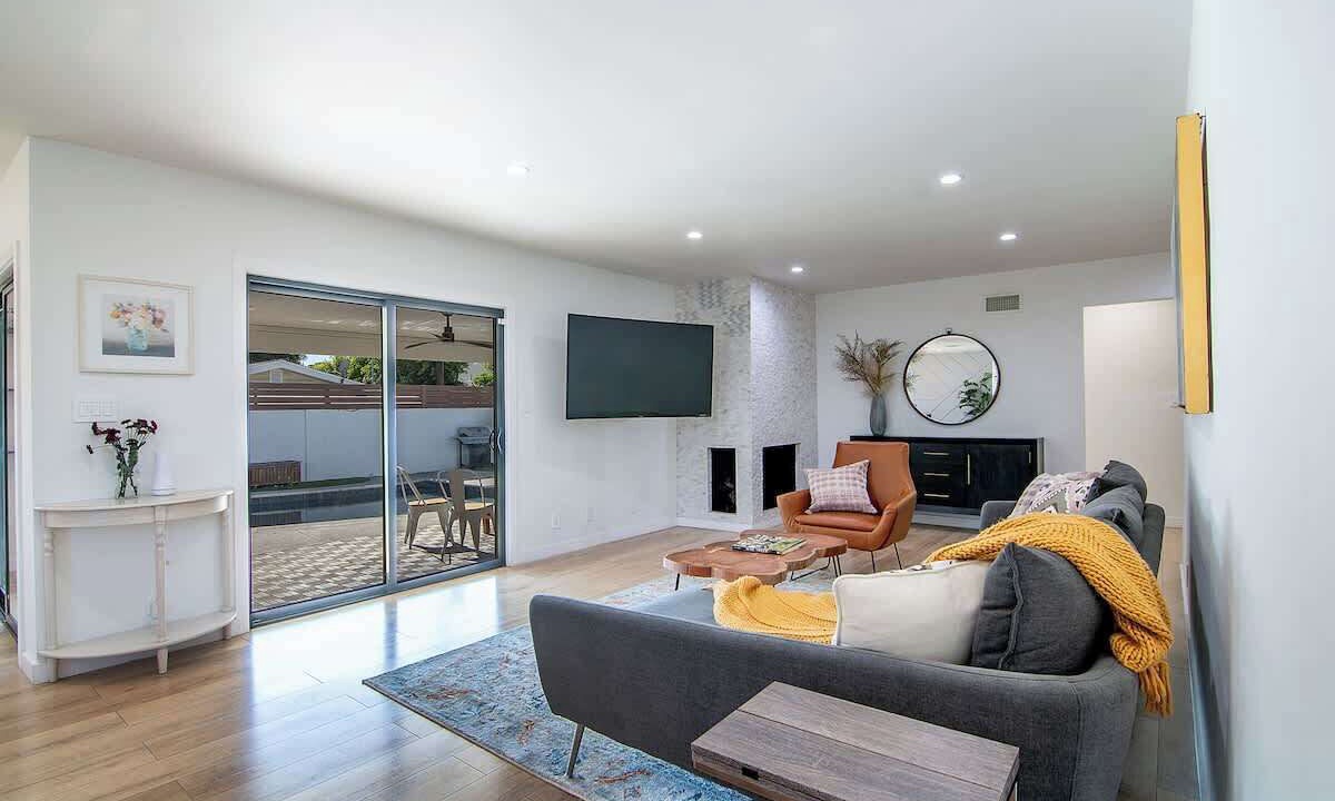 Photo of Livingroom in Valley Glen
