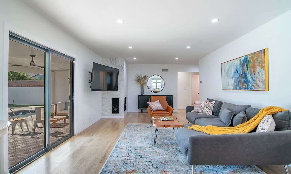 Photo of Livingroom in Valley Glen