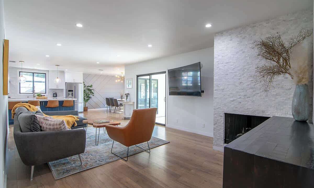 Photo of Livingroom in Valley Glen