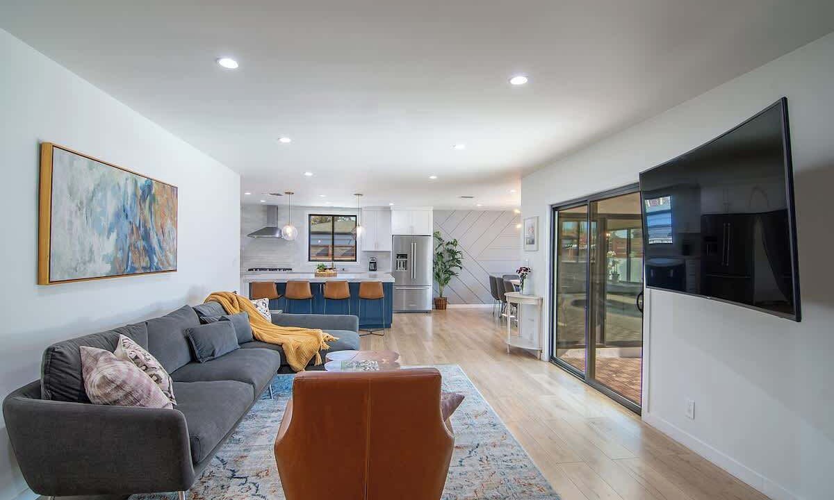 Photo of Livingroom in Valley Glen