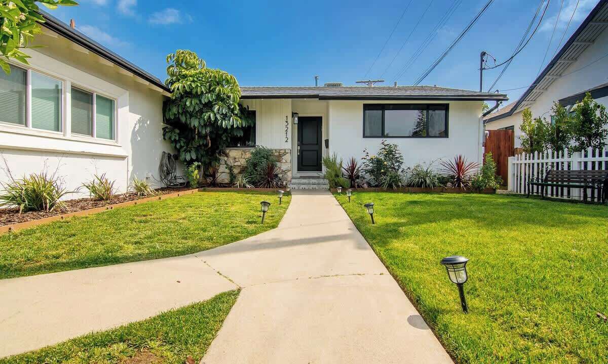 Photo of Outdoor in Valley Glen