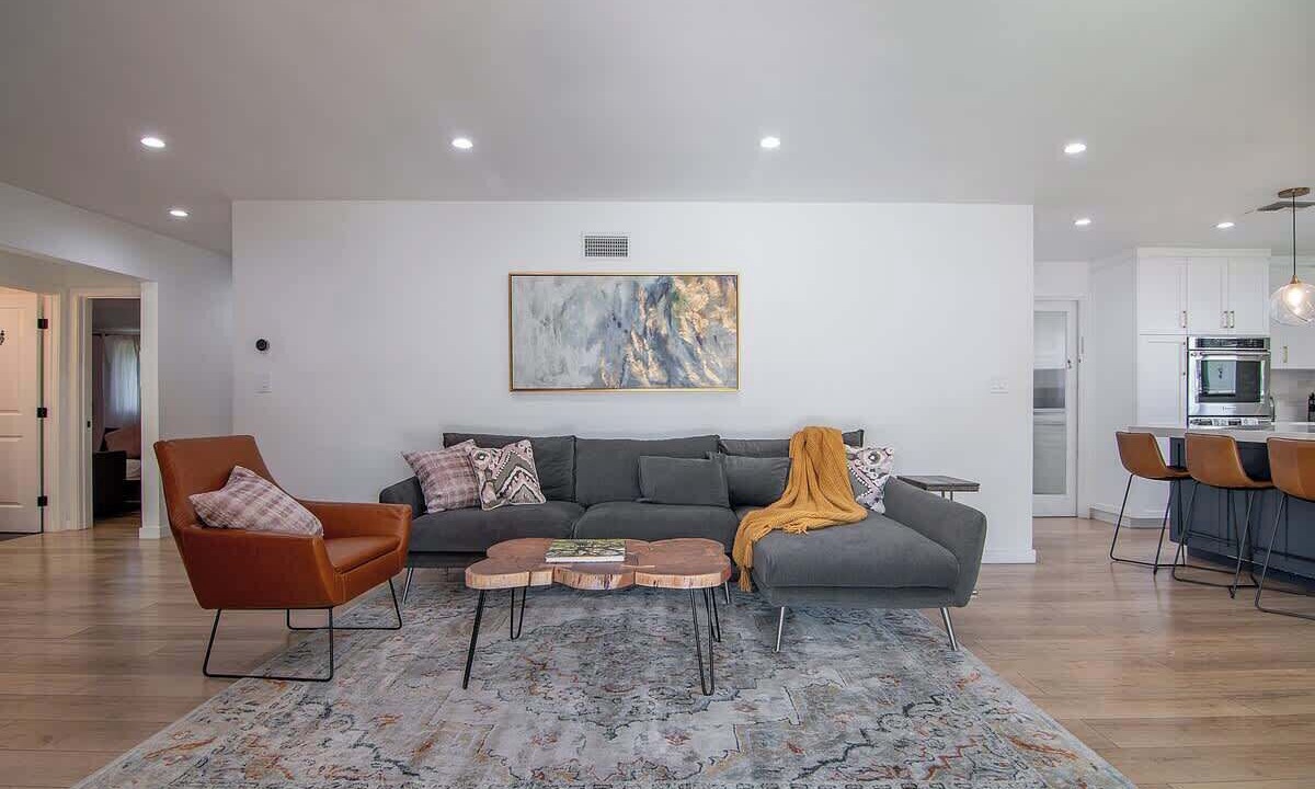 Photo of Livingroom in Valley Glen