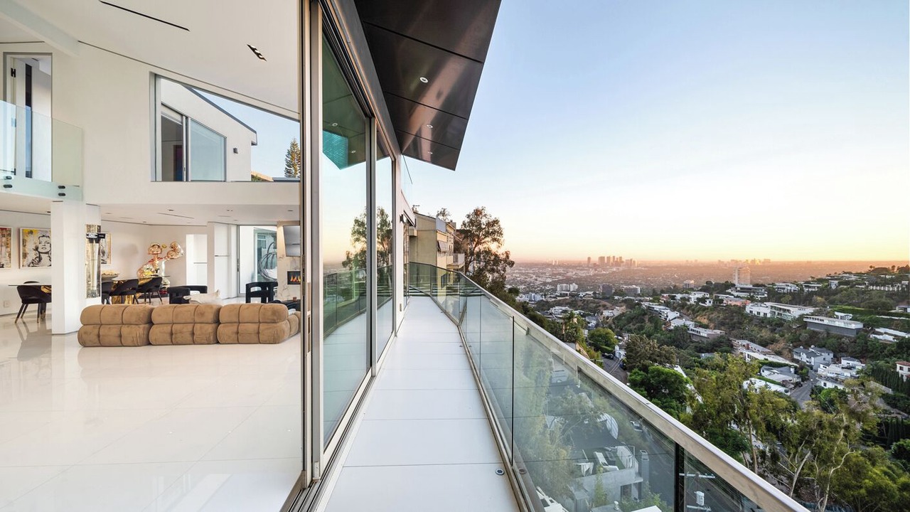 Photo of Patio Balcony in Hollywood Hills West