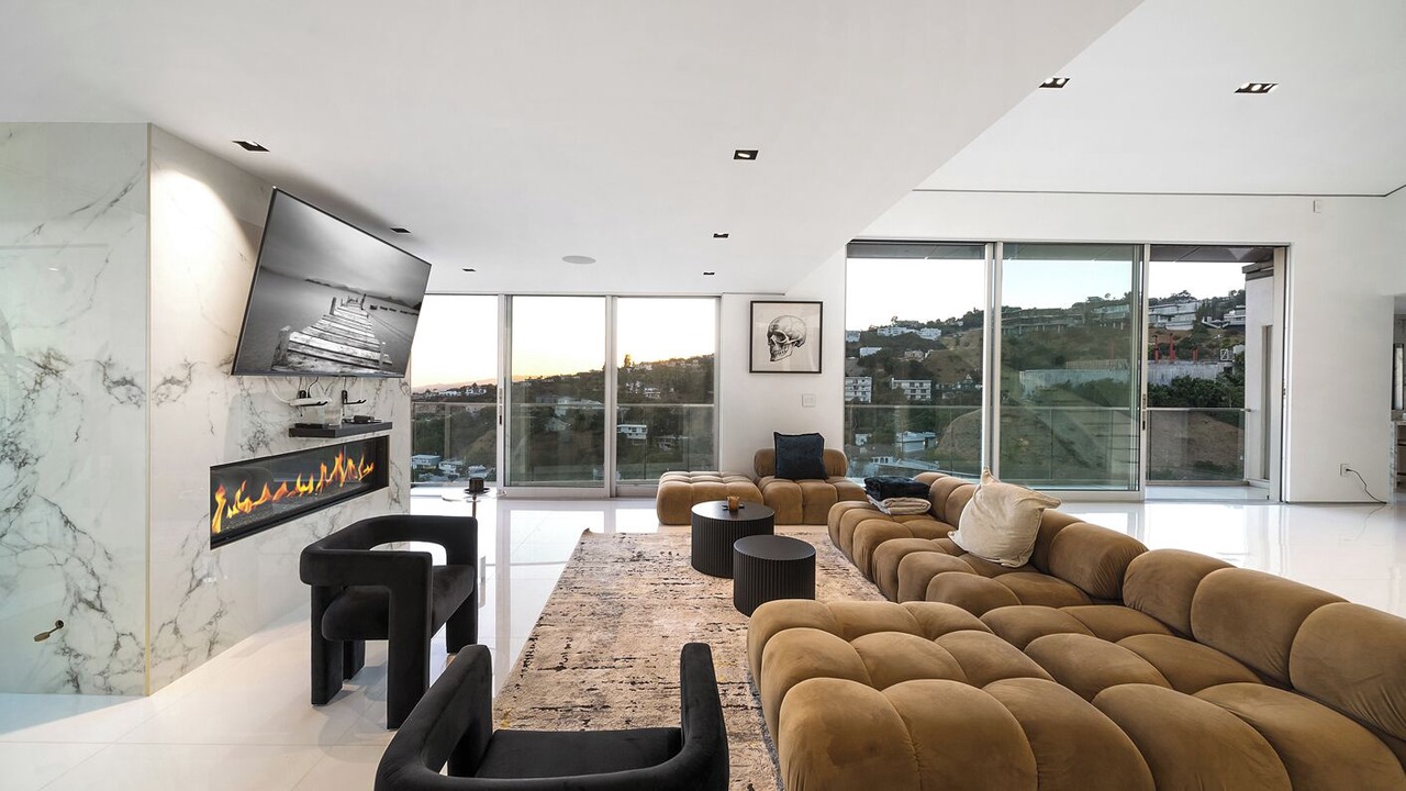Photo of Others in Hollywood Hills West