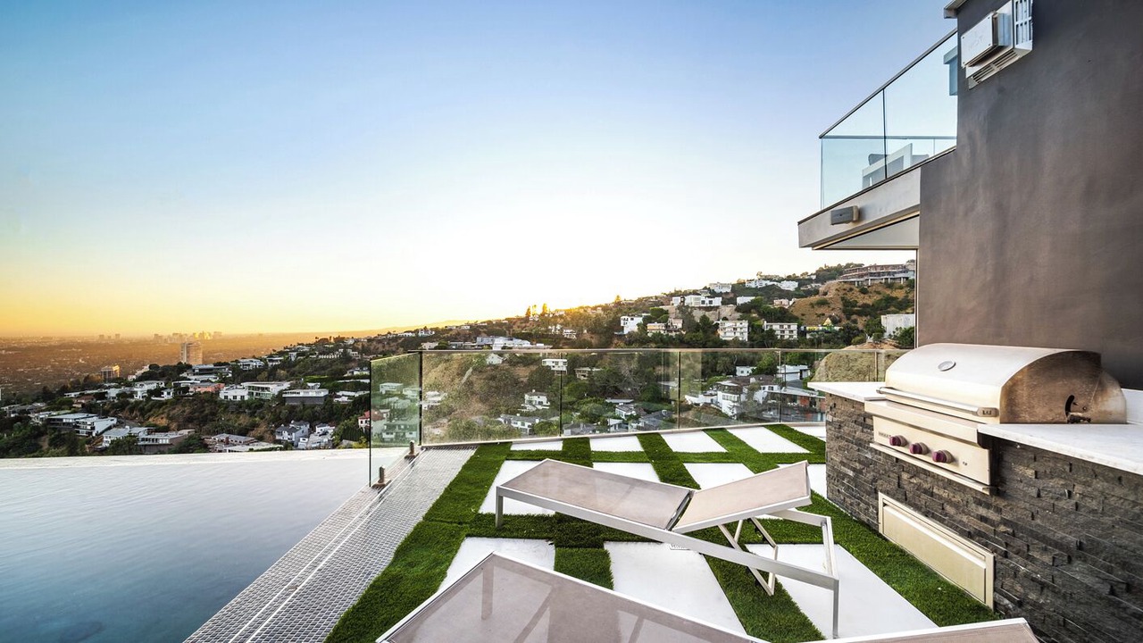 Photo of Outdoor in Hollywood Hills West