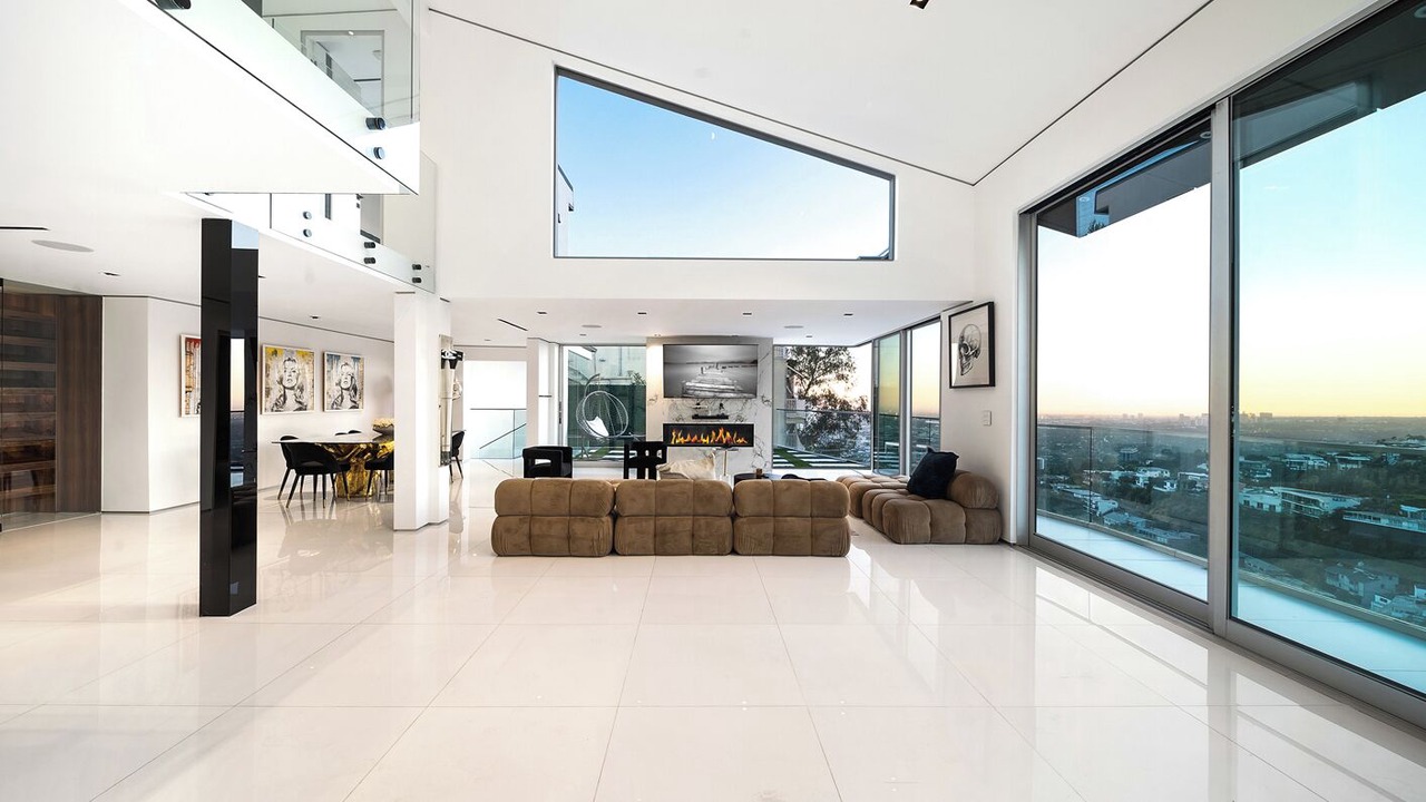Photo of Others in Hollywood Hills West