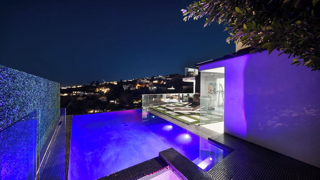 Photo of Outdoor in Hollywood Hills West