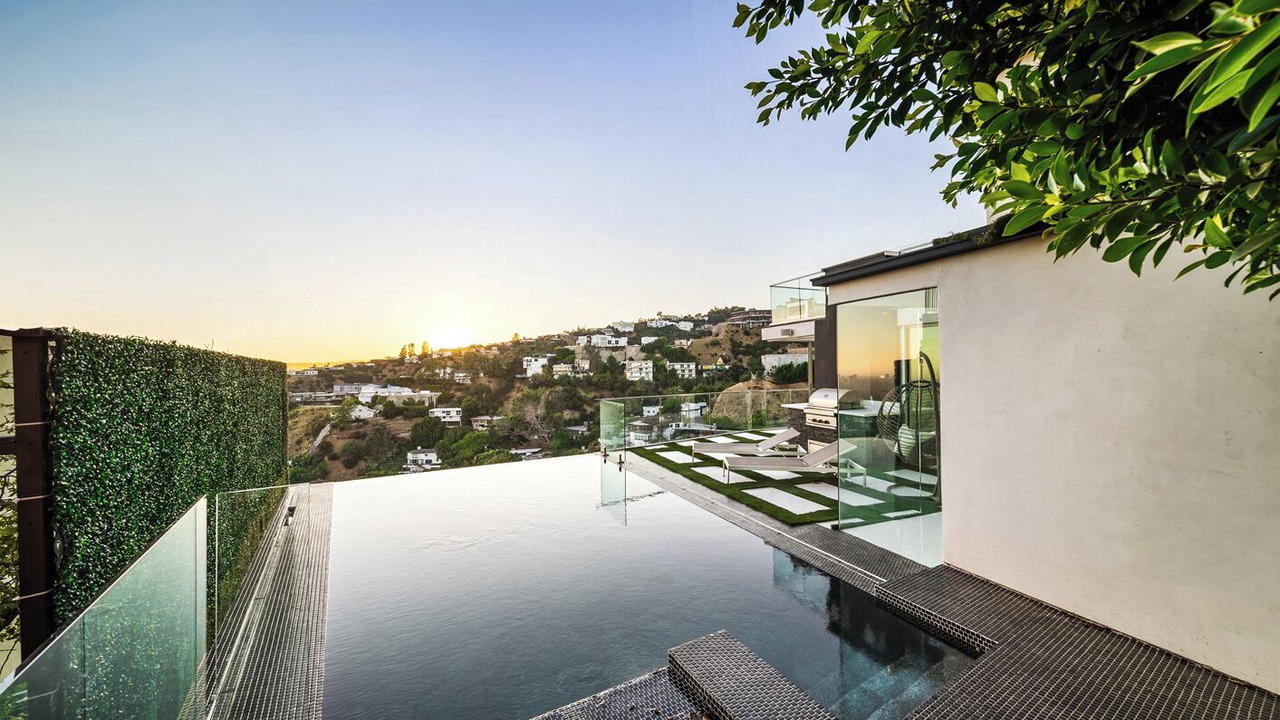 Photo of Outdoor in Hollywood Hills West