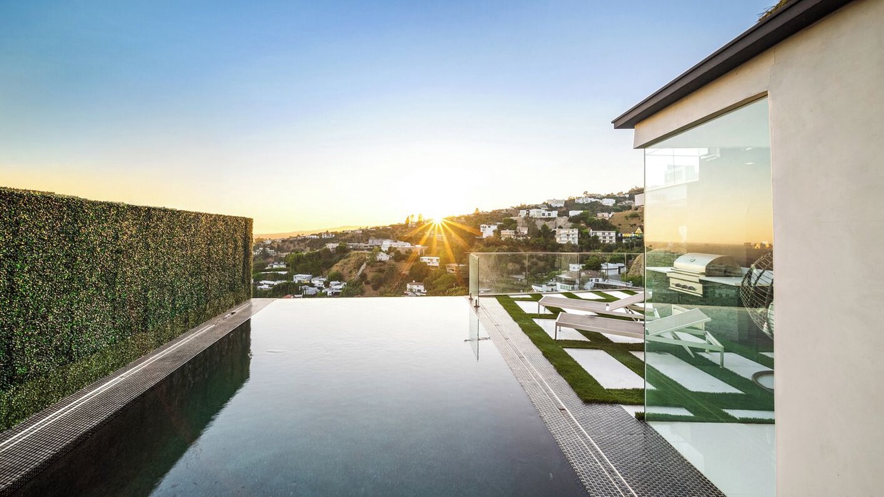 Photo of Outdoor in Hollywood Hills West