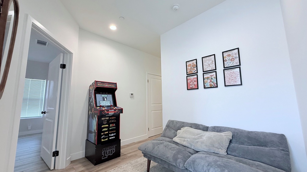 Photo of Livingroom in Midway City