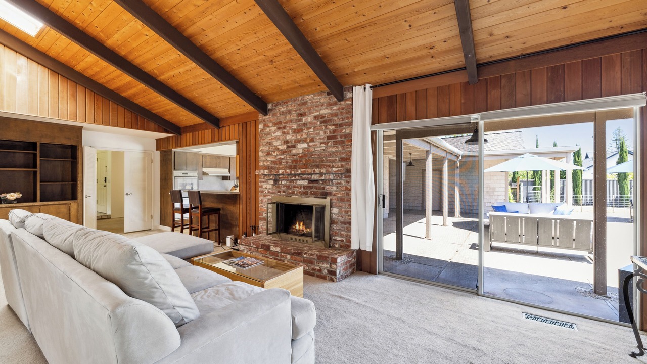 Photo of Livingroom in St. Helena