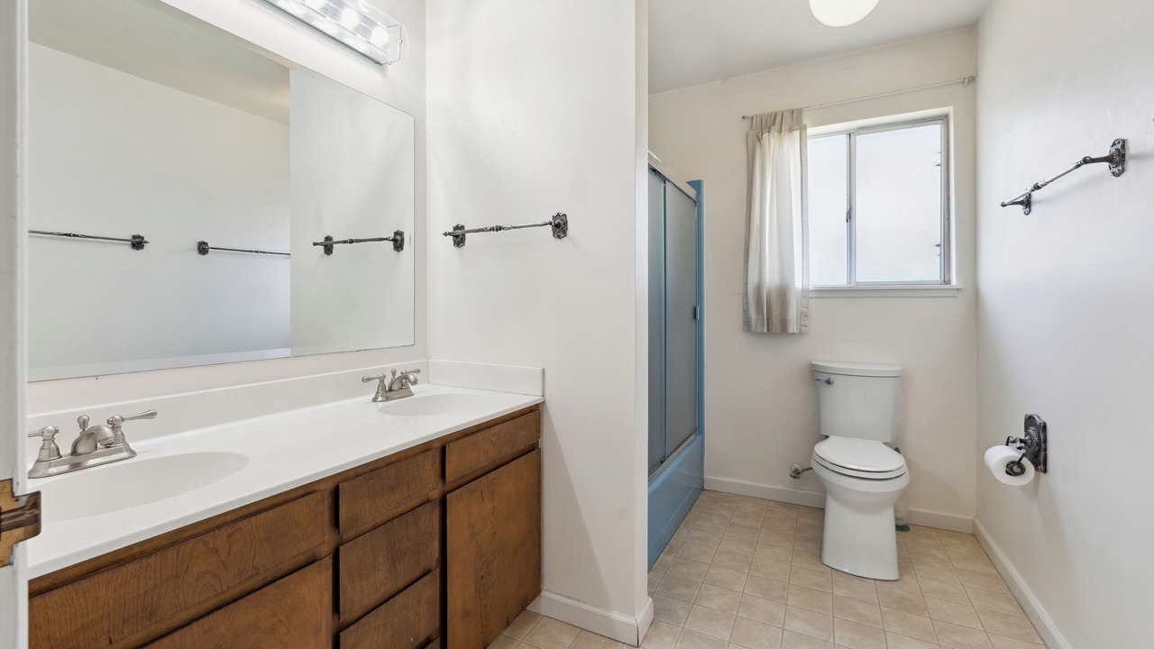Photo of Bathroom in St. Helena