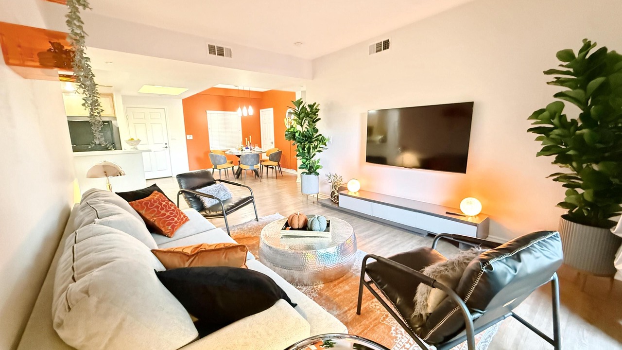 Photo of Livingroom in Encino