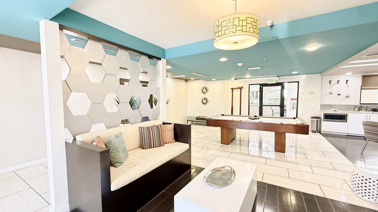 Photo of Livingroom in Encino