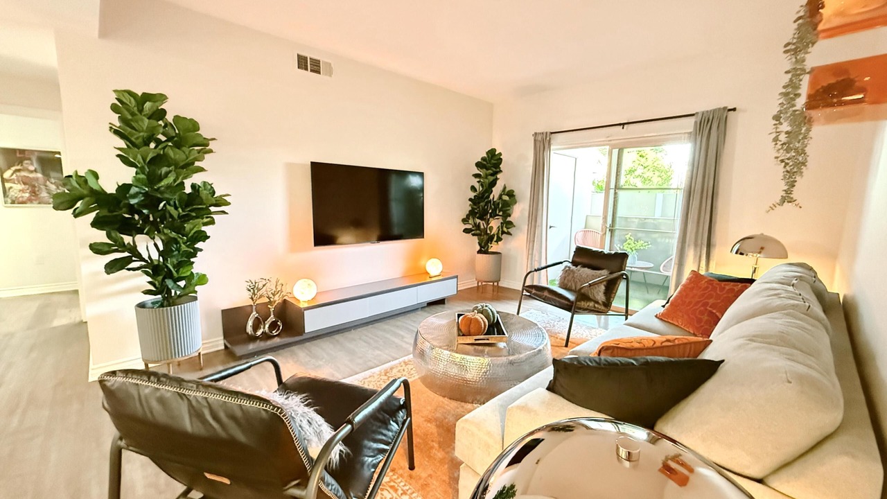 Photo of Livingroom in Encino