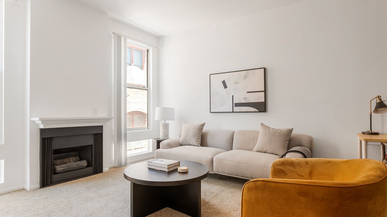 Photo of Livingroom in Miracle Mile