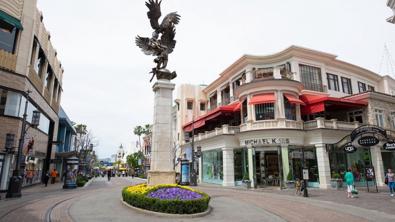 Photo of Others in Miracle Mile