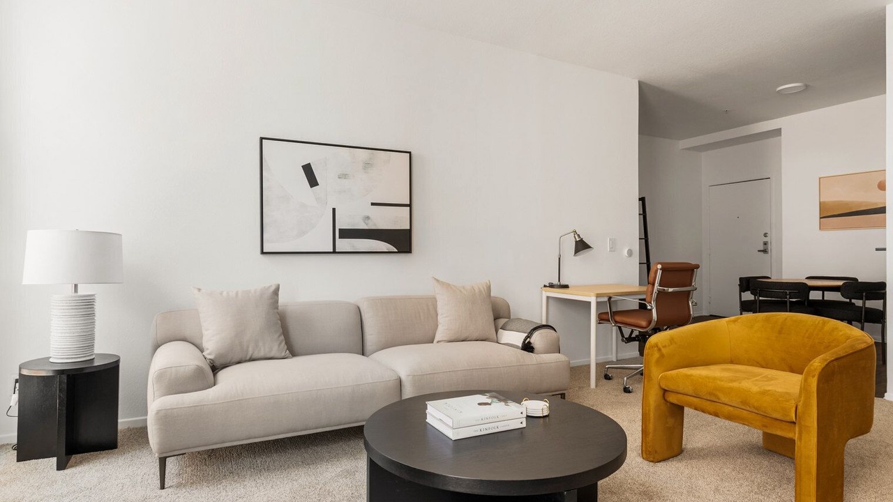 Photo of Livingroom in Miracle Mile