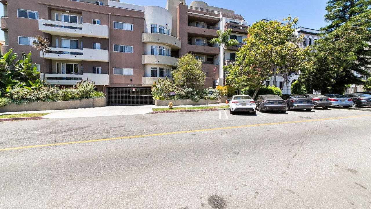 Photo of Outdoor in Miracle Mile
