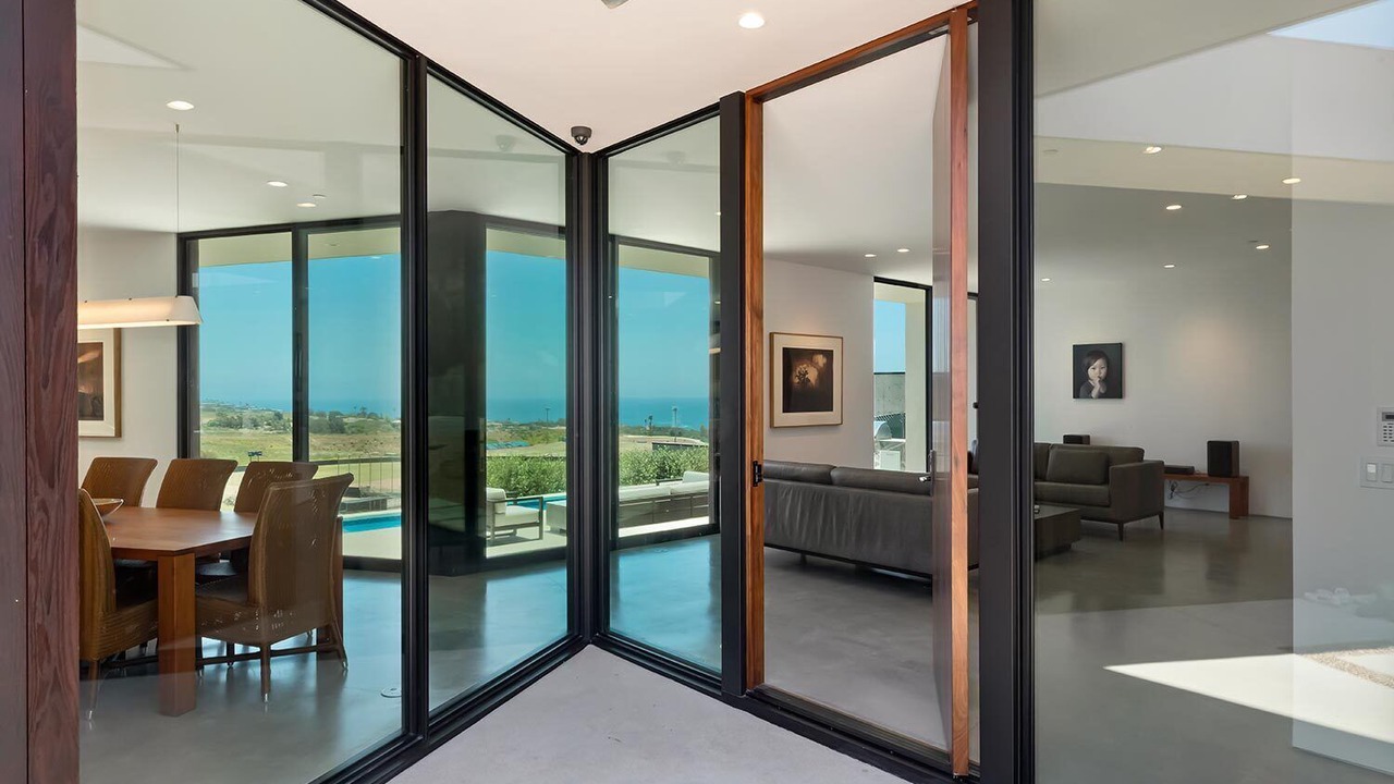 Photo of Livingroom in Western Malibu