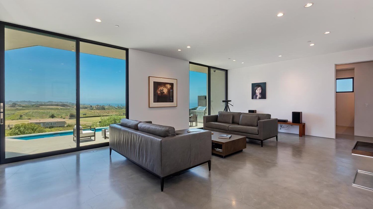 Photo of Livingroom in Western Malibu
