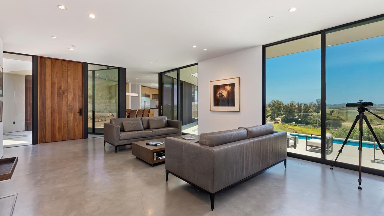 Photo of Livingroom in Western Malibu