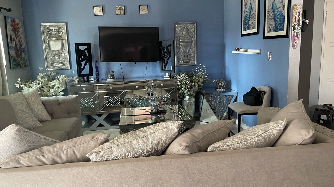 Photo of Livingroom in Bakersfield