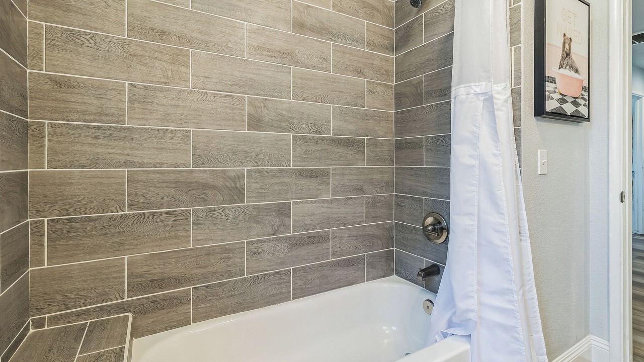 Photo of Bathroom in Raisin