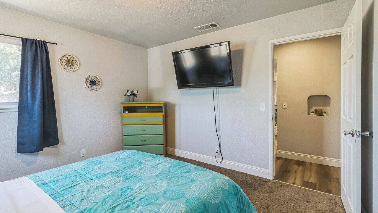 Photo of Bedroom in Raisin