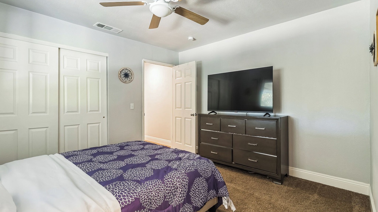 Photo of Bedroom in Raisin