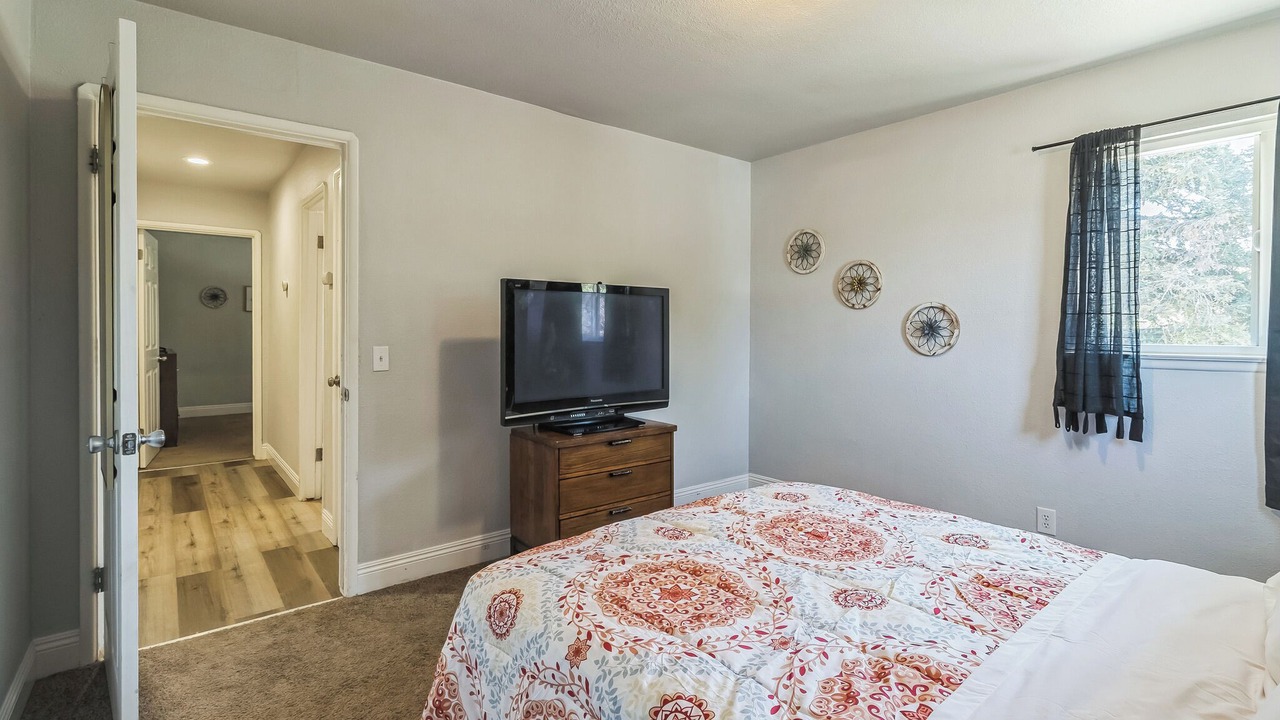 Photo of Bedroom in Raisin